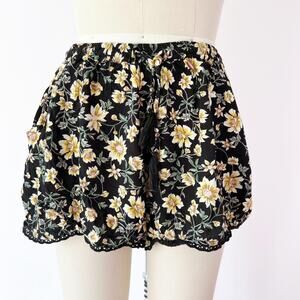 Black & Yellow Floral Shorts with lace Trim and Pockets Boho Lounge‎ Casual